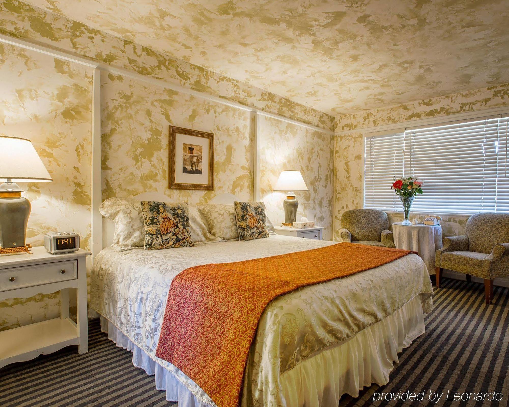 Clarion Collection Carmel Oaks Inn Exterior photo